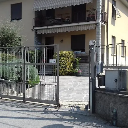 B&B Lori-2